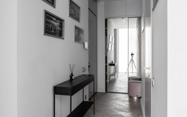 Stylish Corner Apartment in Neva Towers
