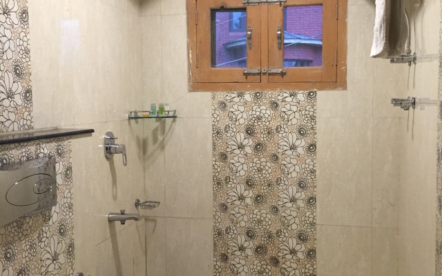 Chinar Bay Hotel
