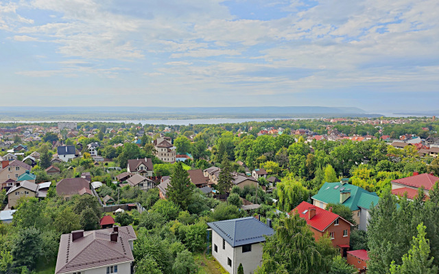 S Potryasayuschim Vidom Na Reku Volgu I Gory Flat