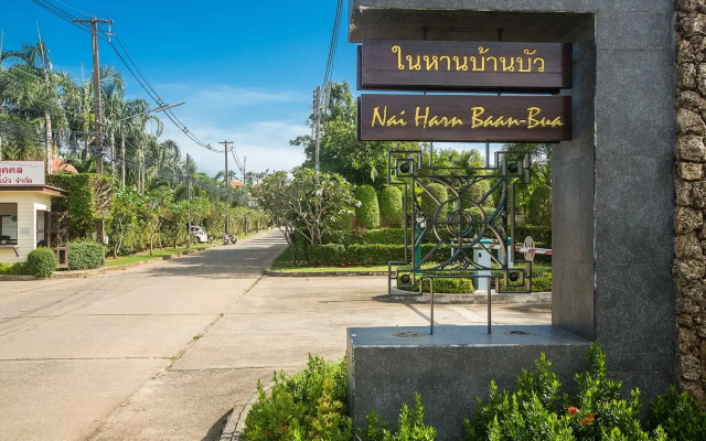 Toba Baan Bua Estate Naiharn Beach Villa