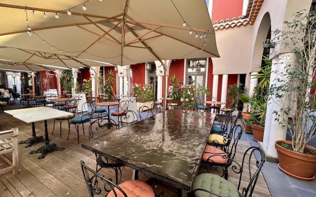 De Paris Hotel