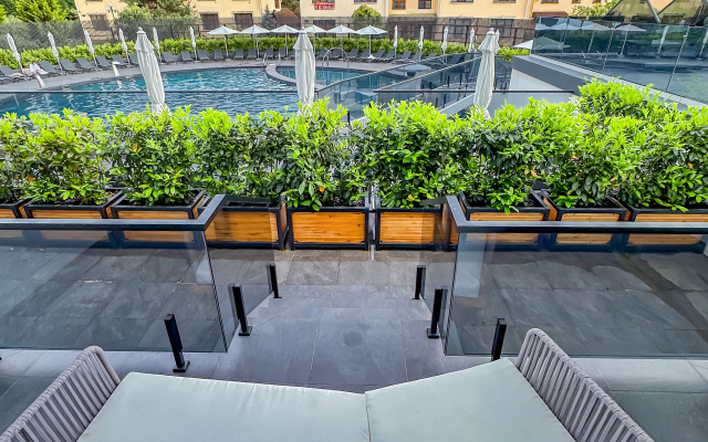 Dvukhurovnevye s basseynom Apartments