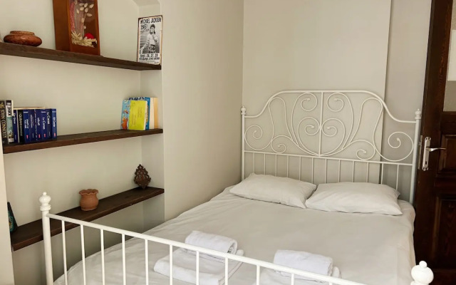 3 Bedroom with Local Charm in Galata Apartments