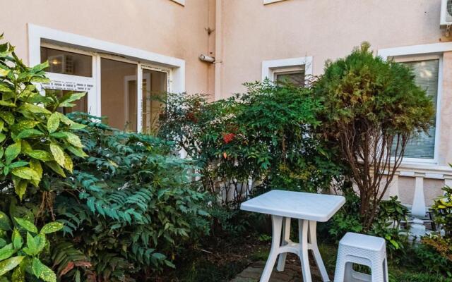 Solnechnaya Studiya So Svoim Dvorikom Apartments