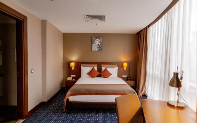 Parkside Hotel & Apartments