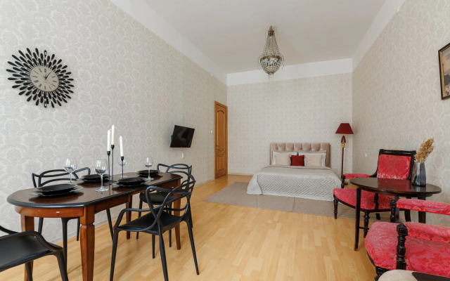 Vidovye na Bolshoy Konyushennoy Apartments