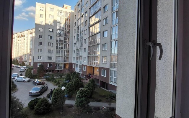 Апартаменты Трехкомнатная Квартира Более 105м2 на улице Дзержинского Недалеко от Вокзала и Стадиона