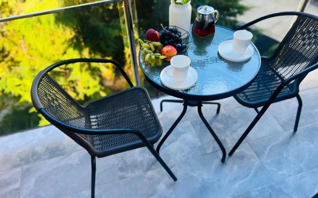 S Balkonom I Basseynom Na Territorii Apartments