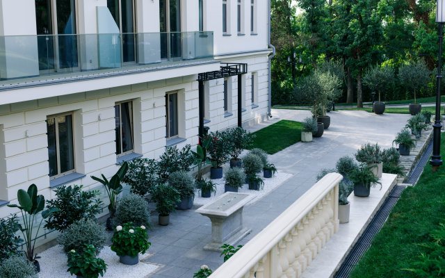 Grand Royal Residences Apartment Complex