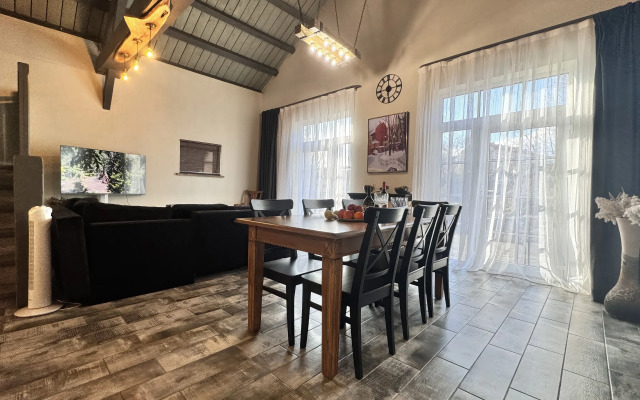 Kottedzh U Pristani V Centre Goroda Private House