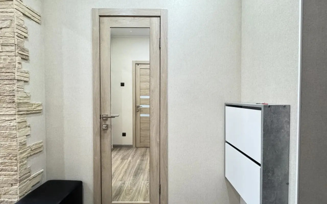Yarkaya Studiya Na Ulitse Universitetskaya Naberezhnaya 62 Flat