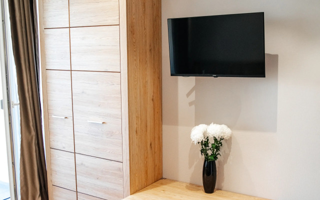 Апартаменты Бежевая кофейная студия у моря