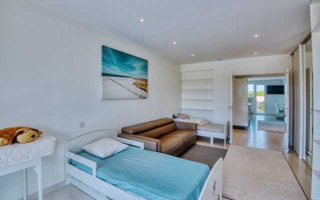 Luxurious 2BD W/seaview In Cap D'antibes Apartments