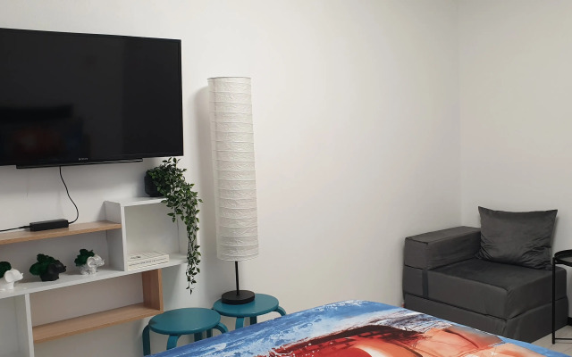 Malyshka Nika Flat