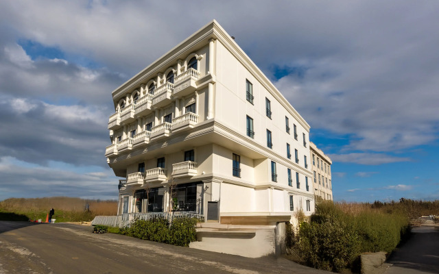 Nenessa Airport Hotel