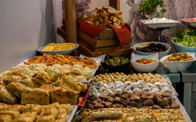 Raymond Old City Hotel