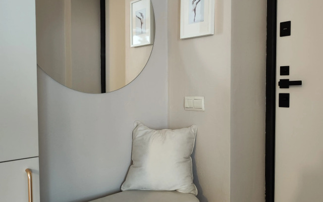 Dizaynerskaya dvushka u morya Flat