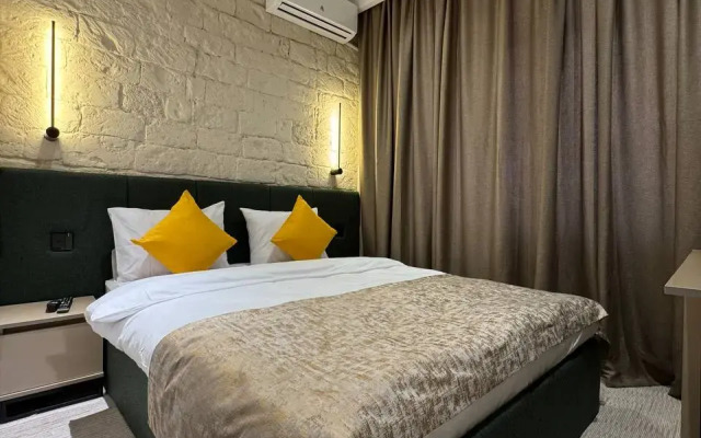 Twelve Inn Hotel