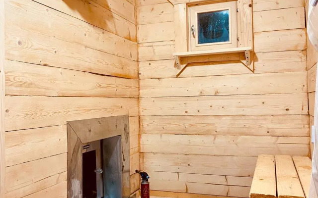 s Baney na Beregu Ozera Chalet