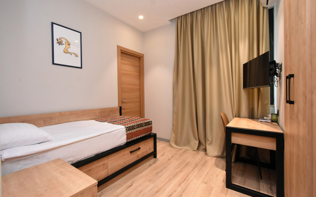 Andor Hotel