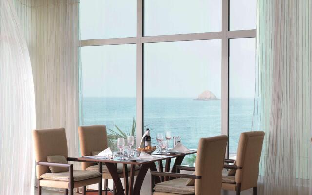 Отель Radisson Blu Resort Fujairah