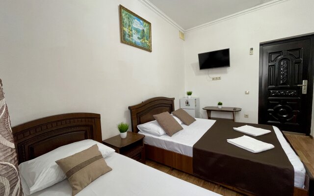 Korol Lev Guest House