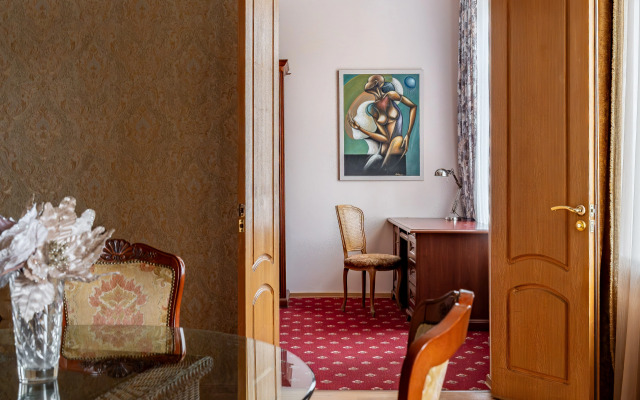 Квартира на Невском