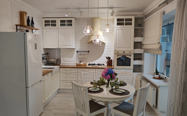 Uyutnaya u ozera Tikhoe Flat