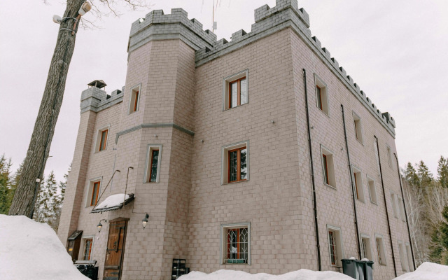 Monsoro Castle