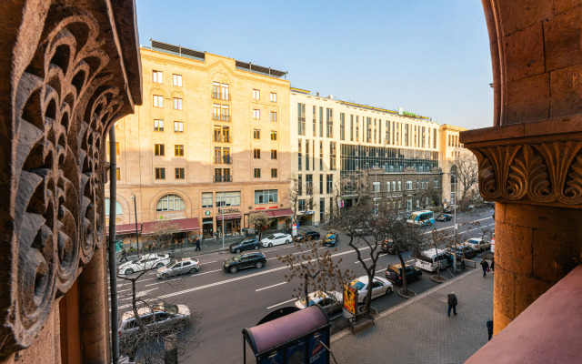 KeyGo #0118, 1 Bedroom, Near Republic Square Apartments