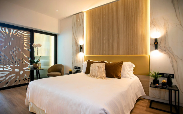 Cavo Maris Beach Hotel