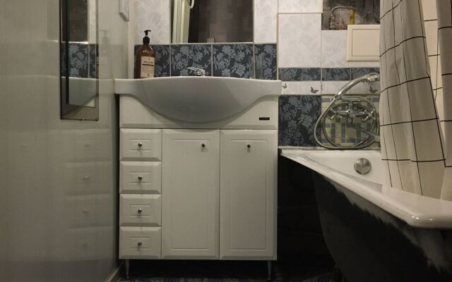 Dvushka u Semimostya Flat
