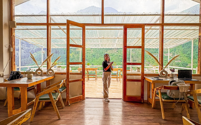 Хостел Young Monk Hostel & Cafe Jibhi