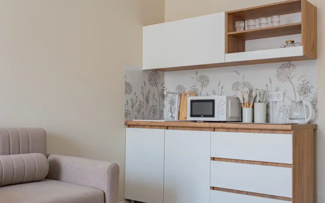 Studiya Dlya Troikh V Zhk Letniy Flat