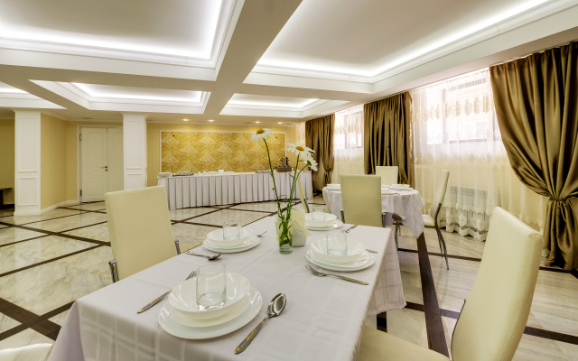 Versailles Mini-Hotel