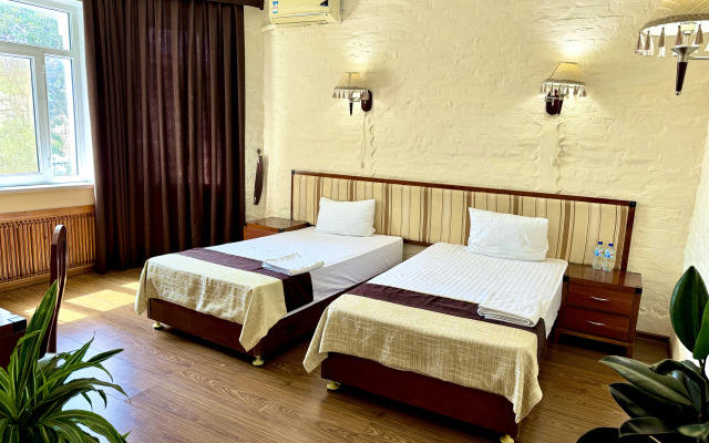 Retro Palace Hotel