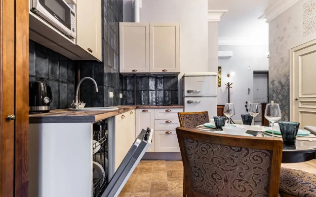 Квартира Старинная с видом на Невский