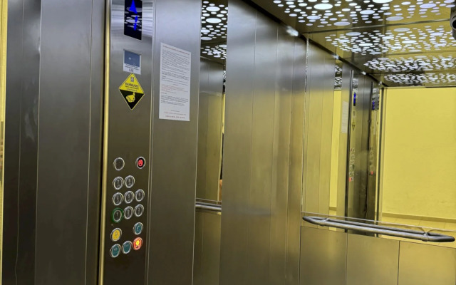 145 S Balkonom I Vitrazhnym Ostekleniem Flat