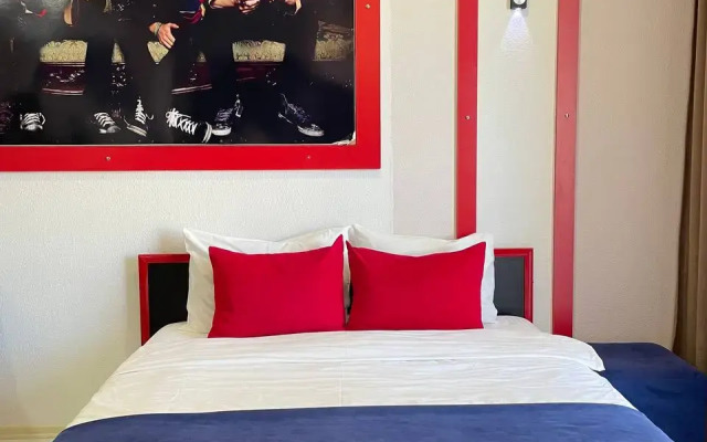 First Line Rock Hotel