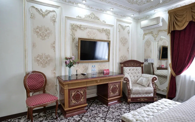 Lion Hotel
