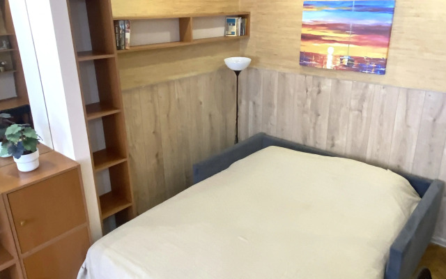 V Tsentre Khosty Flat