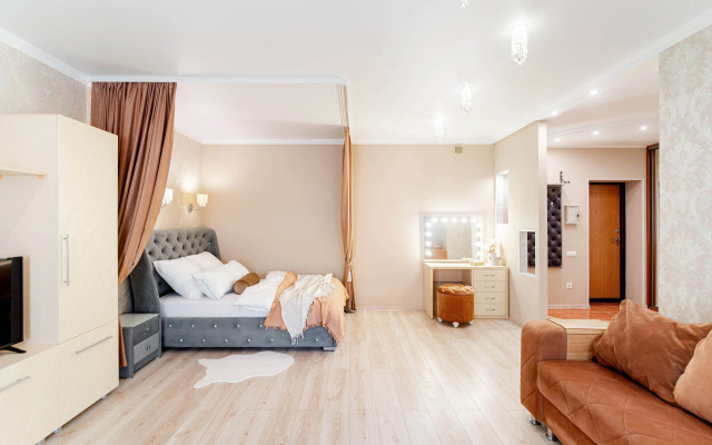 Sovremennaya, Prostornaya S Konditsionerom Flat