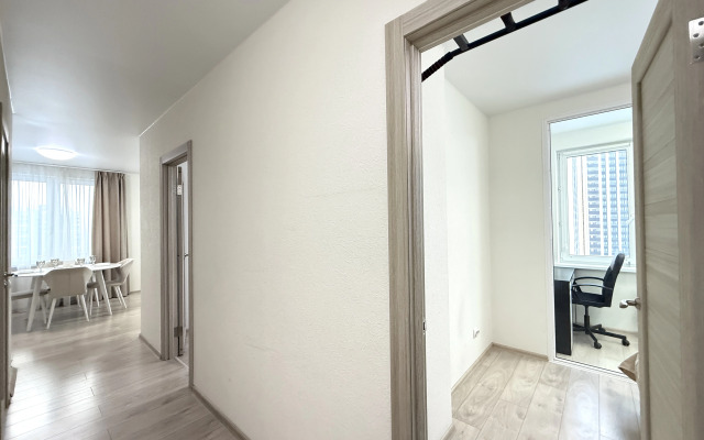 Апартаменты Элитные на берегу реки Тура с видом на Мост Влюбленных