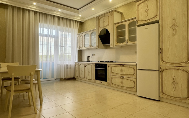 Trekhkomnatnaya Ryadom S Parkom Flat