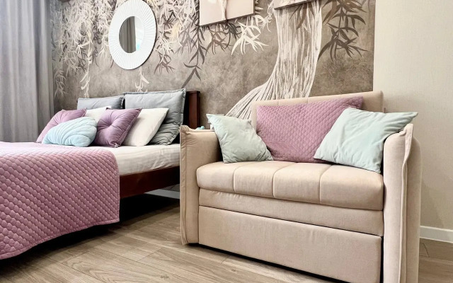 Dlya Tryokh Gostey S Balkonom Apartments