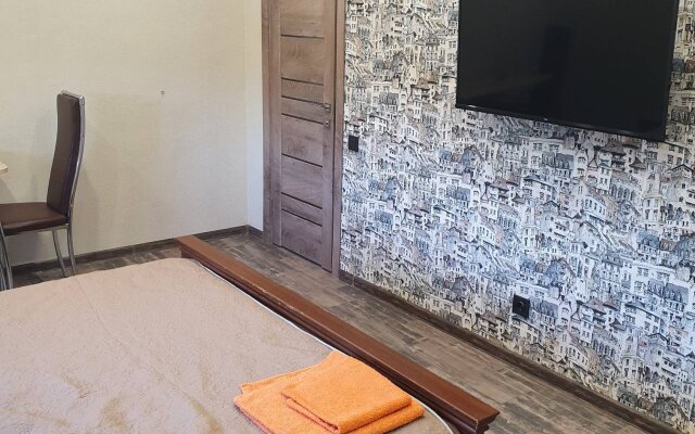 Na Novo-Revolyutsionnoy Guest House