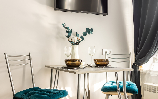 Uyutnaya studiya u metro Krasnoselskaya Apartments