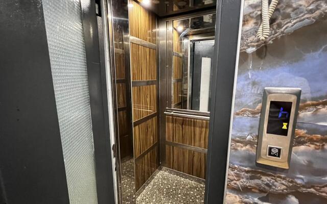 Отель Moon Blue