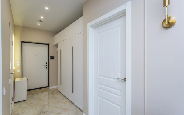 Shikarnaya Ryadom S Morem Flat