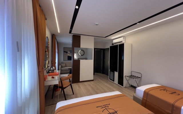 Hotel Elysian Airport